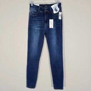 NWT Curve Appeal Curve Creator Skinny Jeans 8/29 Mid Wash
